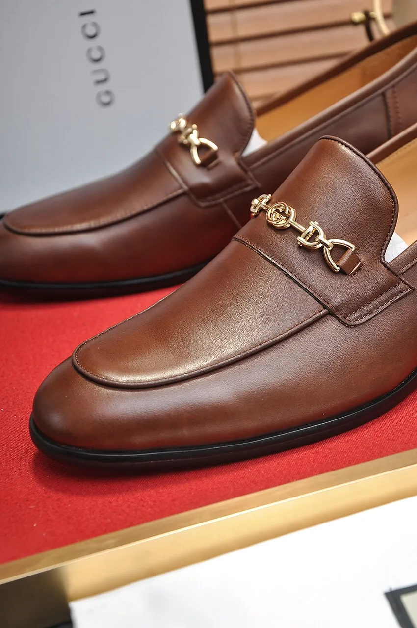 Men's shoes💰500💶Italy's top luxury men's shoe giant (GUCCI) (Gucci) (full cowhide lining) new arrival🍃Original European style🔰 Pleasant to the eye😍In order to make the shoes more durable and non-deformable🌀The production continues to follow traditional methods but there is still no lack of innovation💪Choose original sheepskin for the leather♻️ Smooth and natural And extra bright ⭐Made of imported cowhide, the first choice of rich people 38-45 (45 customized)
